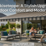 A family relaxing on modern grey patio furniture under a striped awning, featuring a stylish patterned outdoor rug (Markiseteppe) on a tiled terrace.